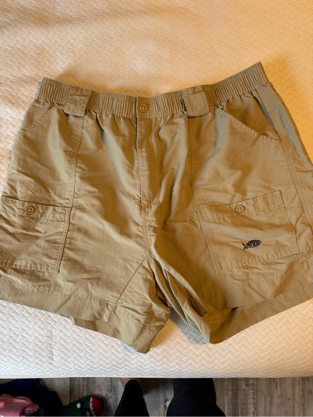 AFTCO Men’s shorts. EUC size 42 waist and 6” inseam